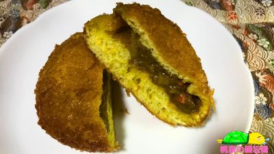 フレッセイのパン『とろ旨三元豚ポークカレーパン』断面