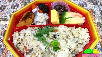 ベルクのお惣菜『鶏と生姜の炊き込みご飯』