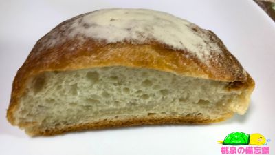 カスミのパン『バラエティロデヴ(クルミ＆ミックスフルーツ)』端っこ