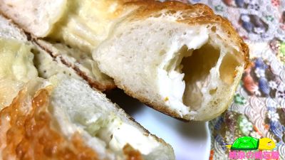 カスミのパン『チーズリング』断面
