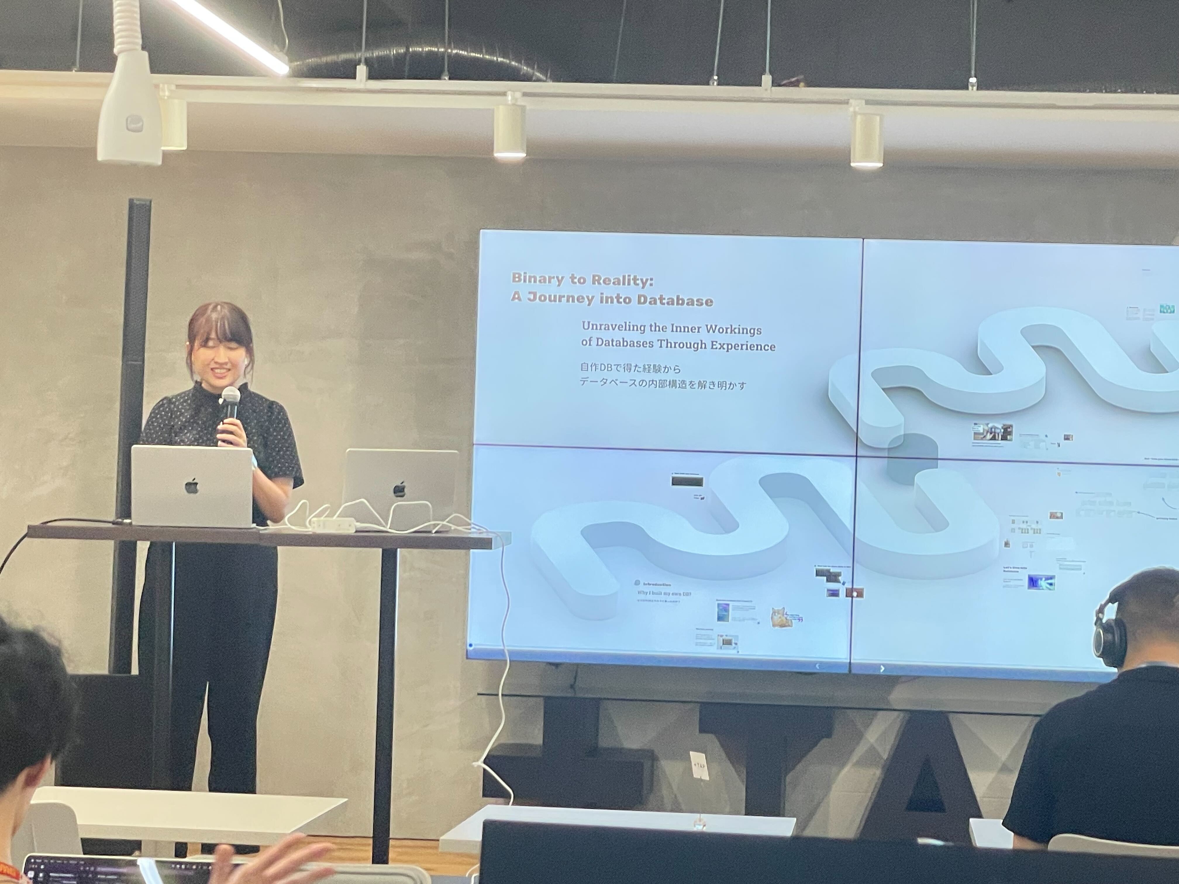 「Binary to Reality: A Journey into Database Construction and Data Retrieval」で登壇している様子