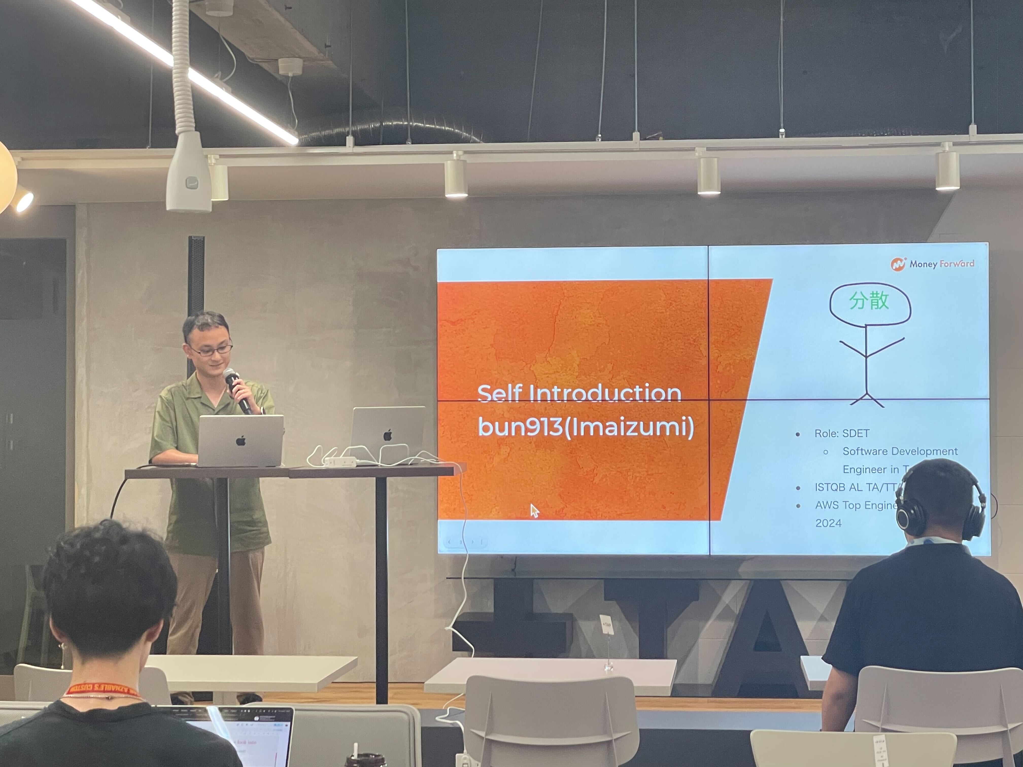 「Gave Around 14 Presentations in a Year ~ Gains and Losses ~」で登壇している様子