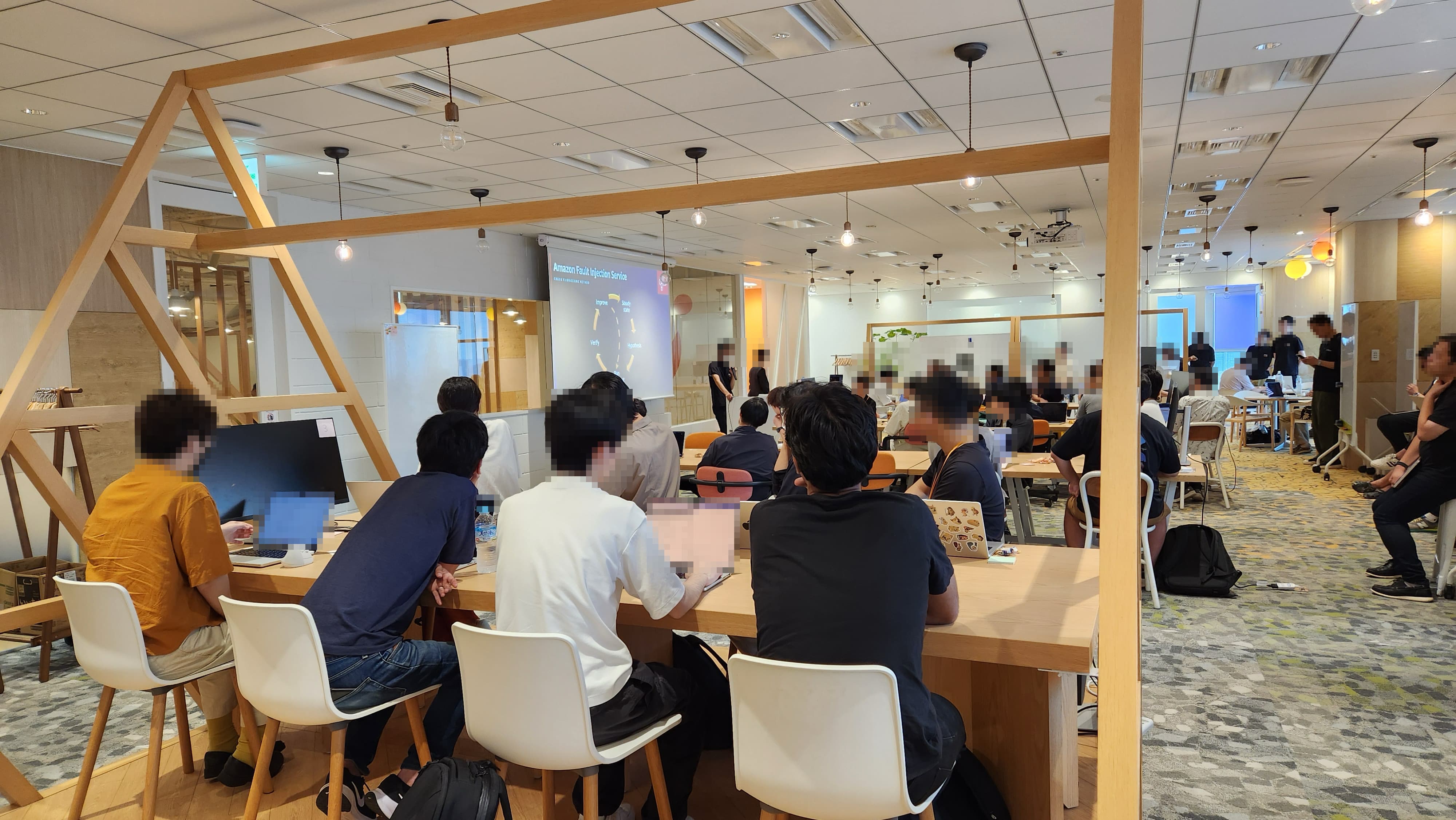 レジリエンスの座学を受けている様子