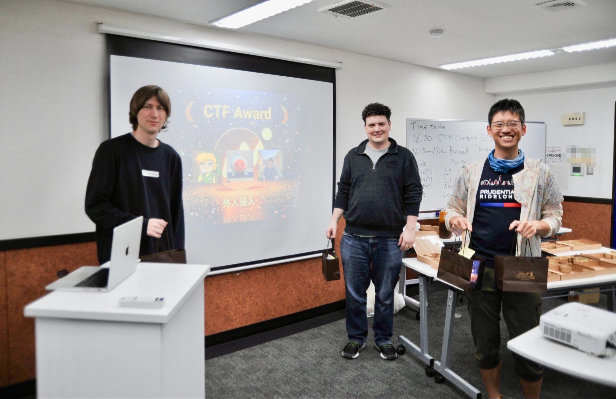 CTF Award（最も得点を獲得したチーム）は"Team 外人侵入"が受賞！