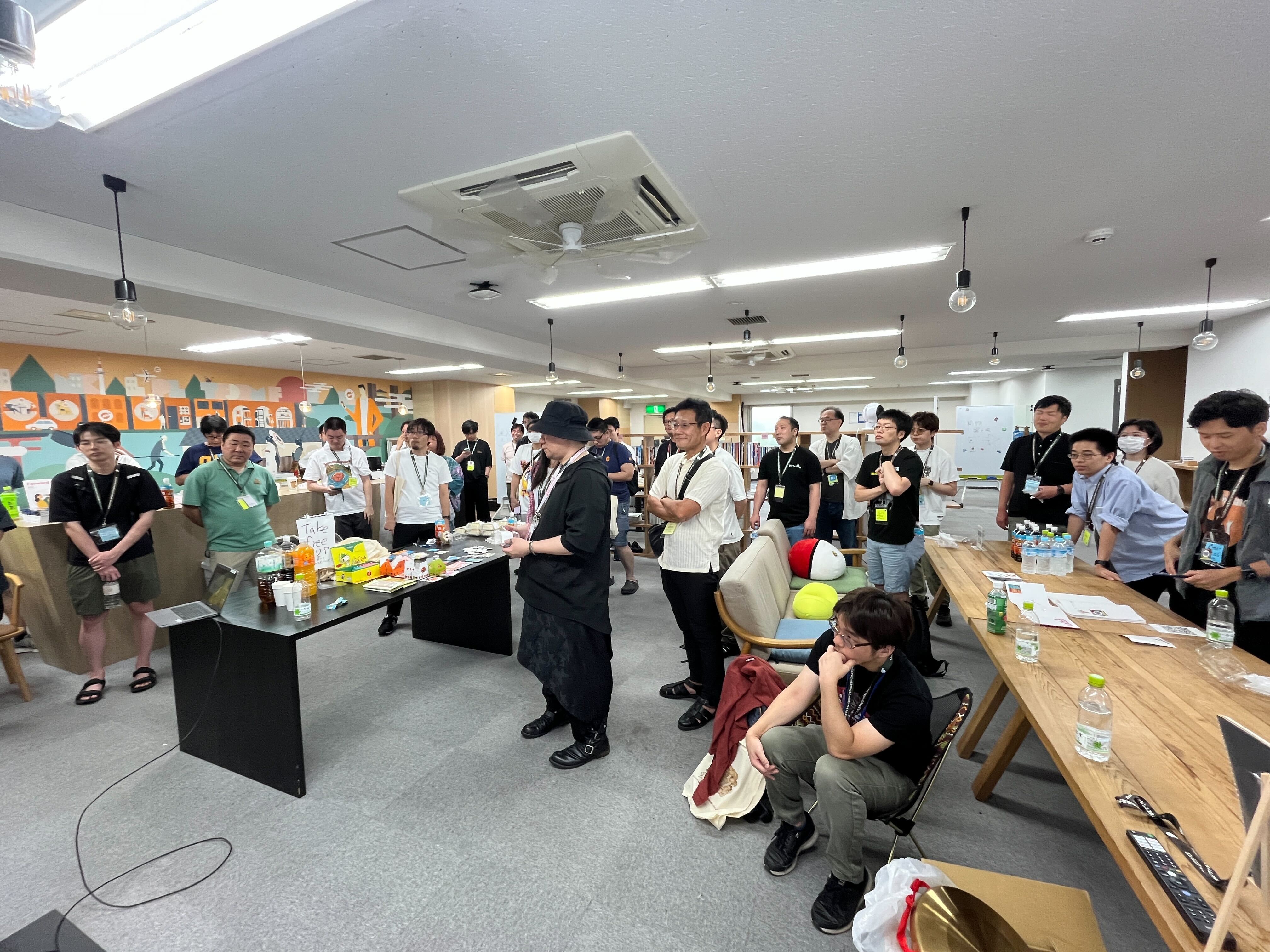 ランチスポンサーのセッションを聞いている会場風景