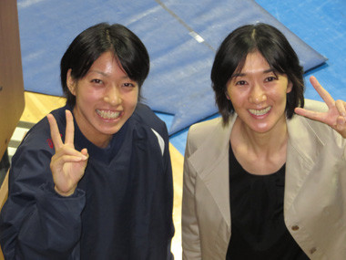 個別 ２０１３準優勝松蔭大学篠崎澪と小林夕紀恵監督 の写真 画像 Mongo2 S Fotolife