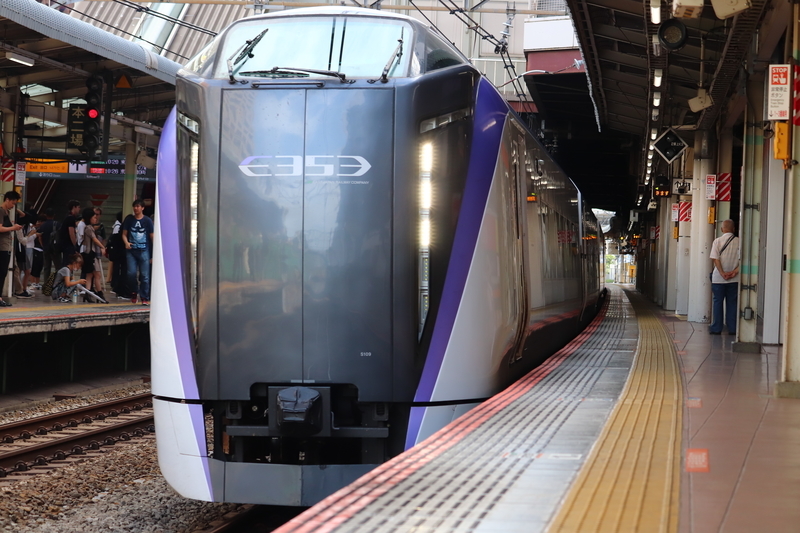 f:id:monhime:20190923111002j:plain 国分寺駅 中央本線 通過待ち