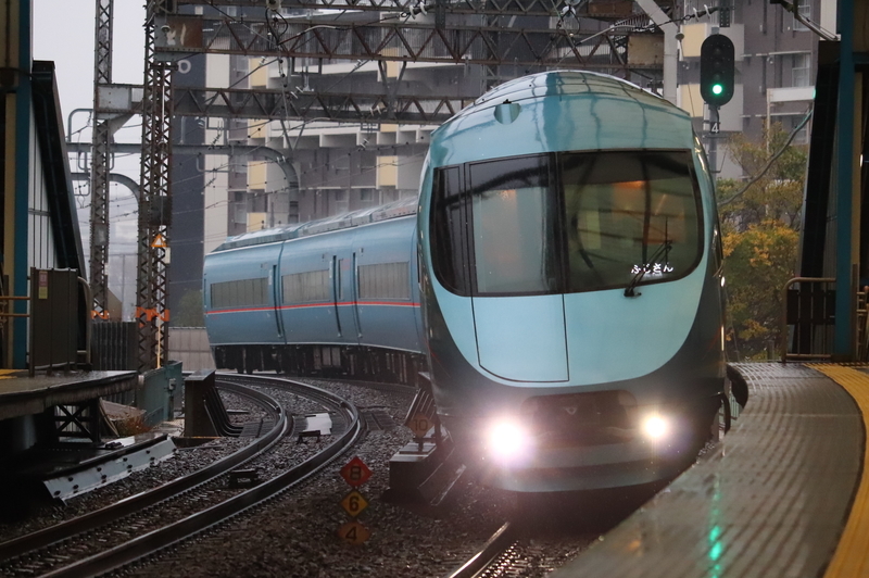 f:id:monhime:20191125081431j:plain 小田急小田原線 厚木駅