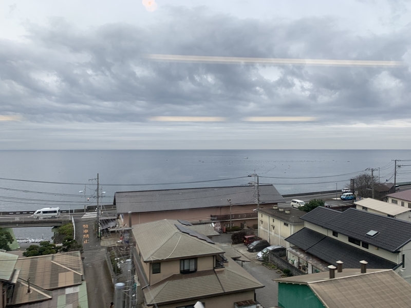 f:id:monhime:20200105092849j:plain 東海道本線 根府川 海 眺め