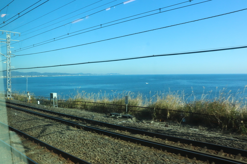 f:id:monhime:20200105102348j:plain 東海道本線 海 熱海