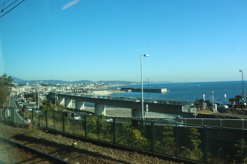 f:id:monhime:20200105102409j:plain 東海道本線 海 熱海