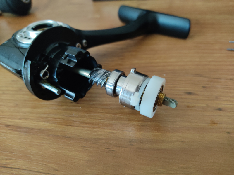 REVO MGXのハンドル逆回転を直します! DIYメンテナンス - 釣り
