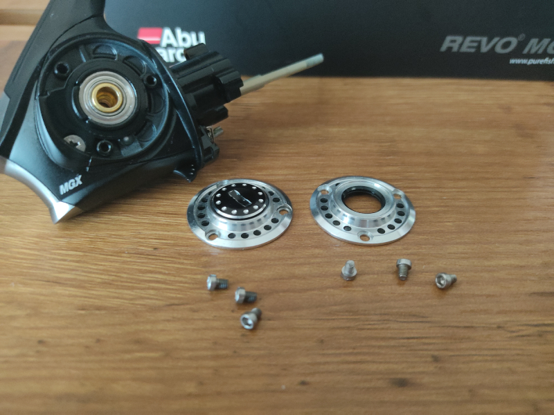 REVO MGXのオーバーホールをやっていきます! - 釣り好き営業マン blog