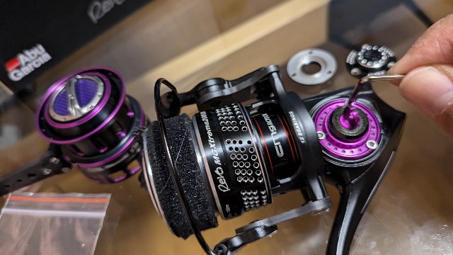 Revo MGX２５００S DeezSPKIT ダブルハンドル アキトさん専用 いまさらABU WORKSスプールキット STUDIOSを紹介する - 釣り好き
