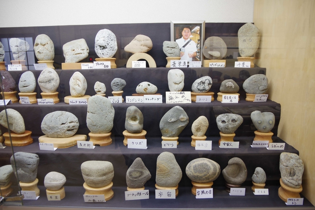 秩父珍石館 人面石 張り子 「人面石」誰に見える？ 埼玉・秩父