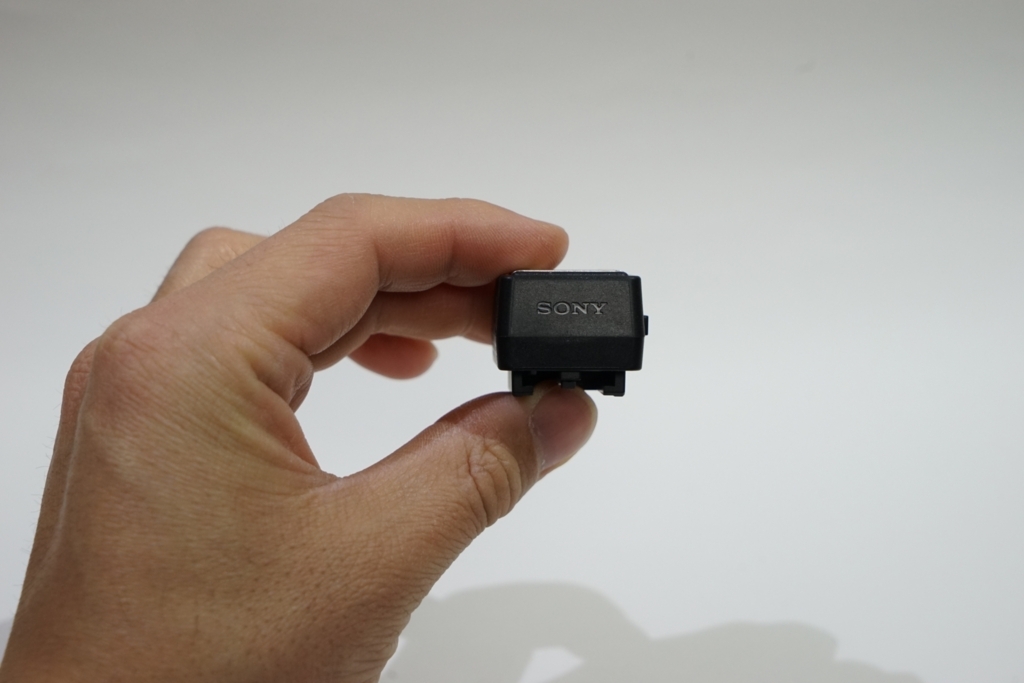 ソニー用ホットシューアダプターADP-AMAを付けたわけだがデカすぎや