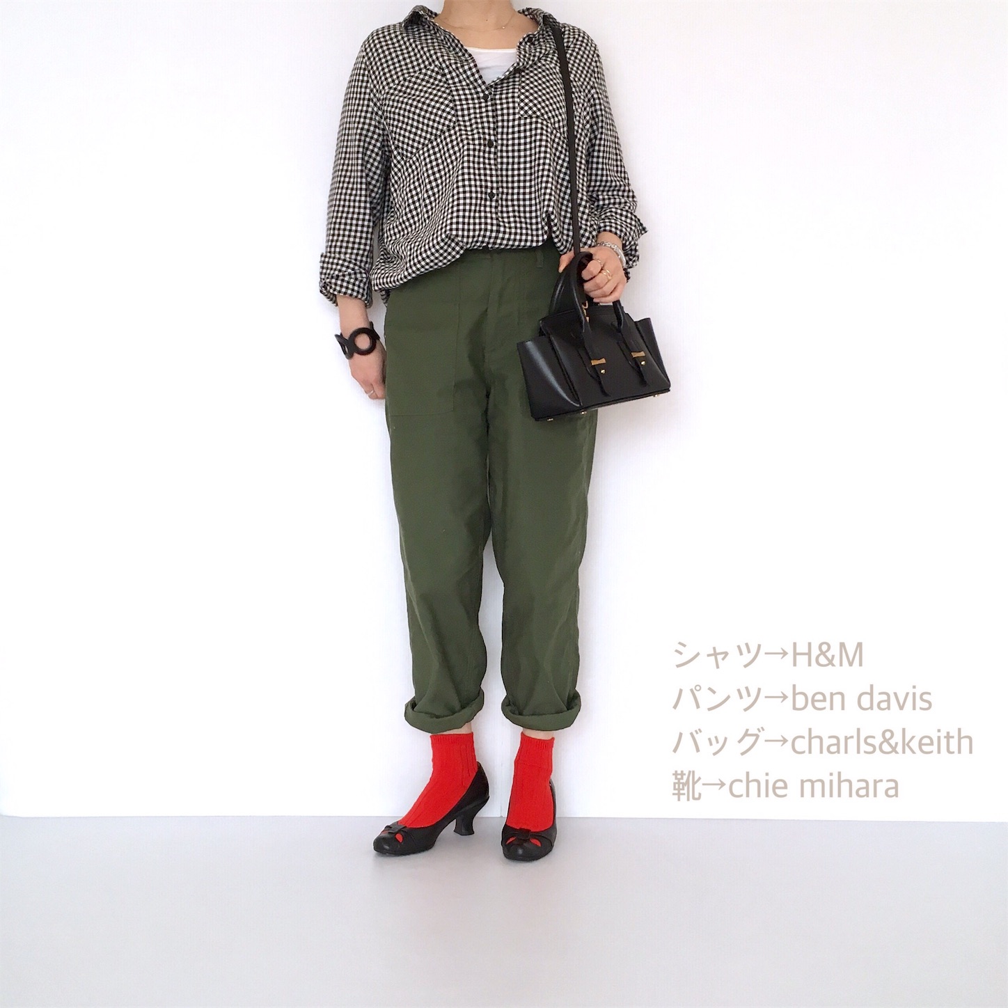 H M コットンシャツ 昨日コーデの中身は黒 白のギンガムチェック コートを脱ぐと春 やっぱりカジュアルでいきます