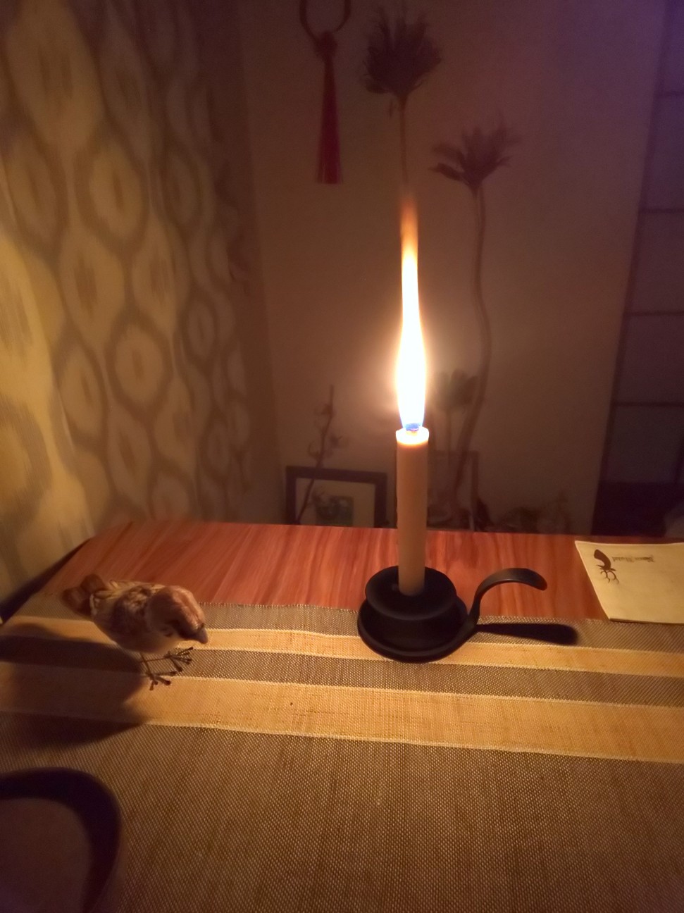 時代劇のような 和燭台と和蠟燭 癒しの灯り