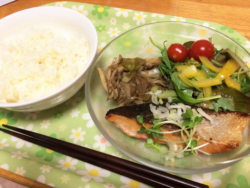 焼鮭の定食。(汁物なし)