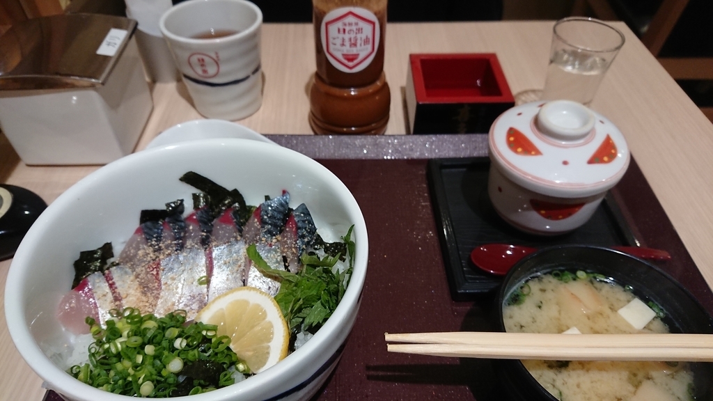 海鮮丼セットと日本酒