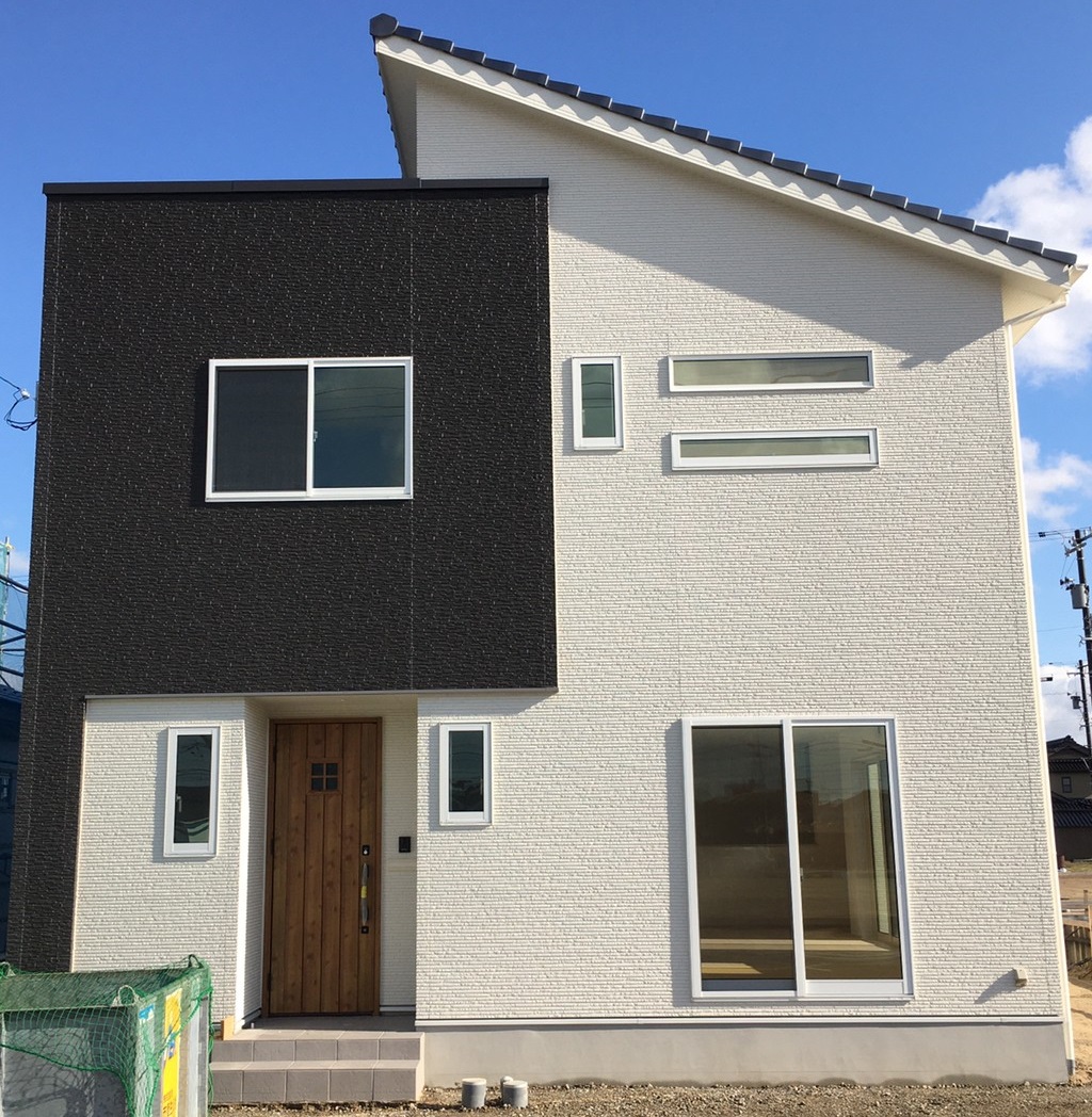 注文住宅 入居前web内覧会 外観 玄関 インカムハウス サラリーマンの雑記帳 注文住宅 入居前web内覧会 外観 玄関 インカムハウス サラリーマンの雑記帳
