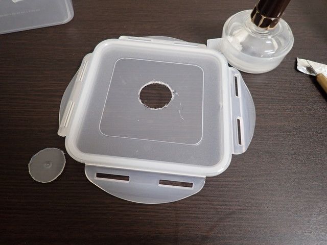 タッパーに穴をあける