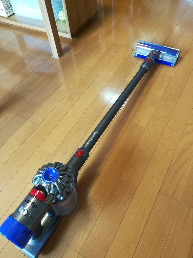 Dyson V8 Fluffy(フィルターの蓋に破損あり) Dyson V8 Fluffy(フィルターの蓋に破損あり)