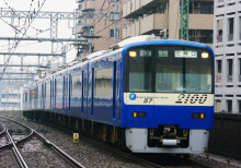 2100形　ブルースカイトレイン　京急鶴見駅