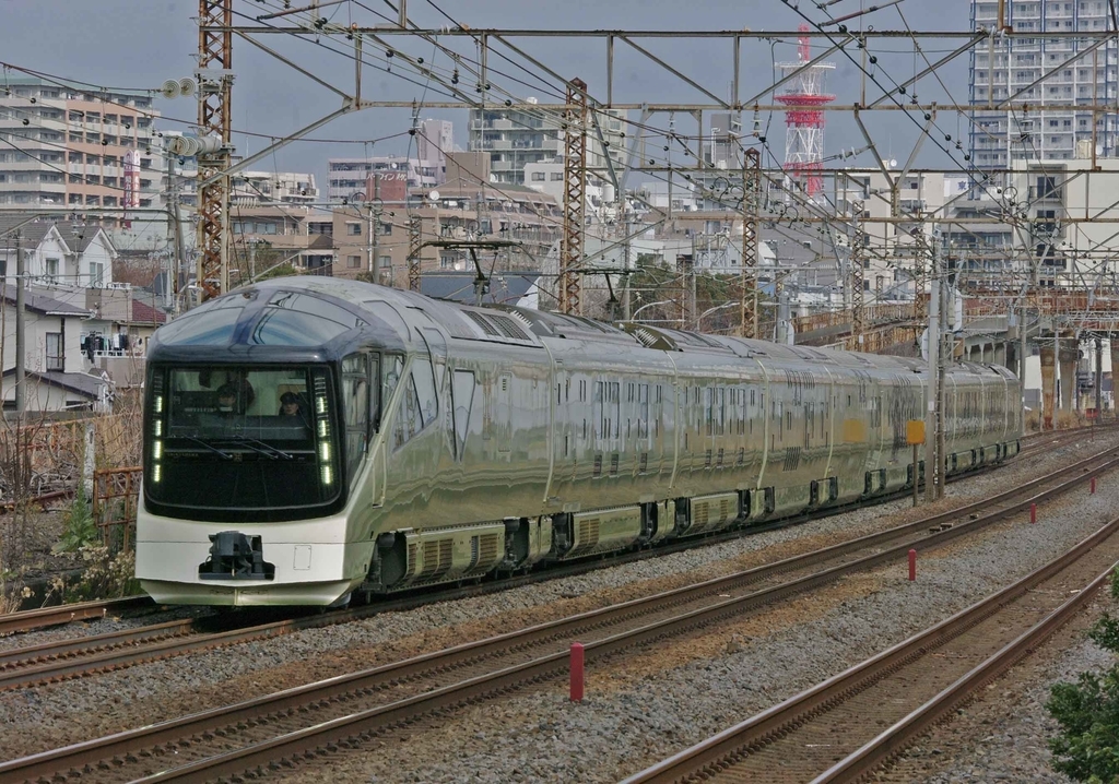 TRAIN SUITE 四季島　日光東照宮金杯×2 ピンバッジ×2 TRAIN SUITE 四季島 日光東照宮金杯×2 ピンバッジ×2 - メルカリ
