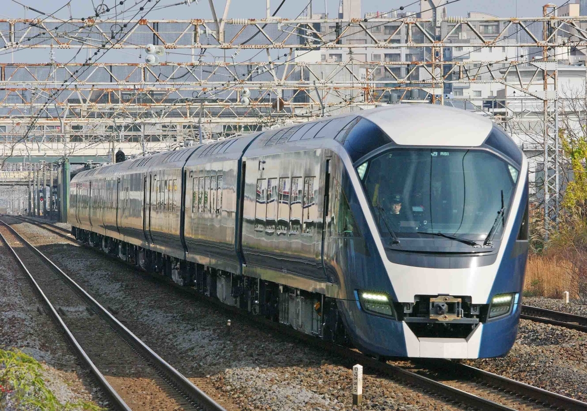 12月11日撮影 東海道線 平塚 大磯間 再びe261系 サフィール踊り子号 試運転を撮る 貨物列車も一緒に 続 シリウスの線路際のロマンを求めて