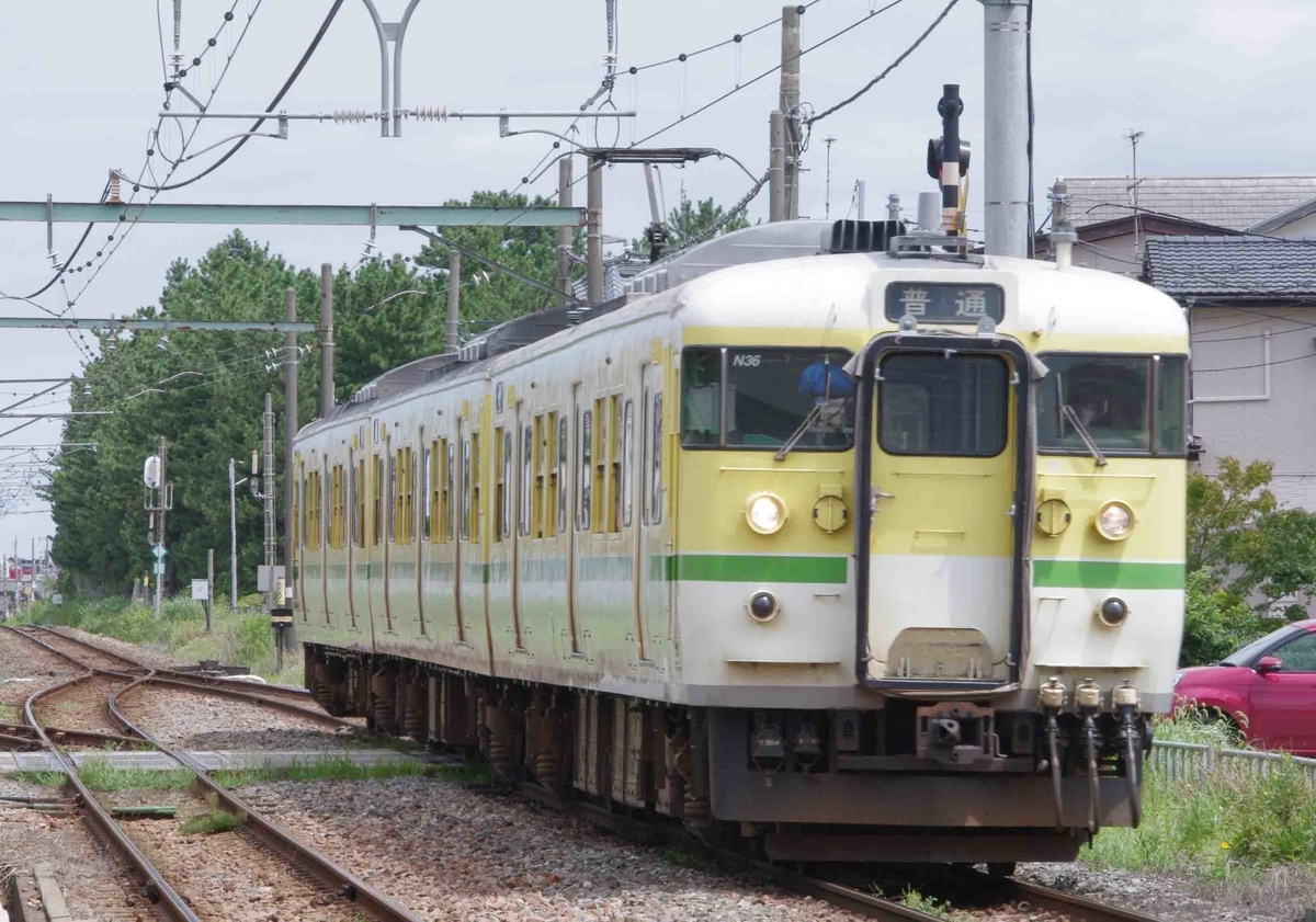 小針駅で撮影115系　70系新潟色　一次新潟色　弥彦色　小針　内野　撮影地　越後線　E129系　みかづき　イタリアン