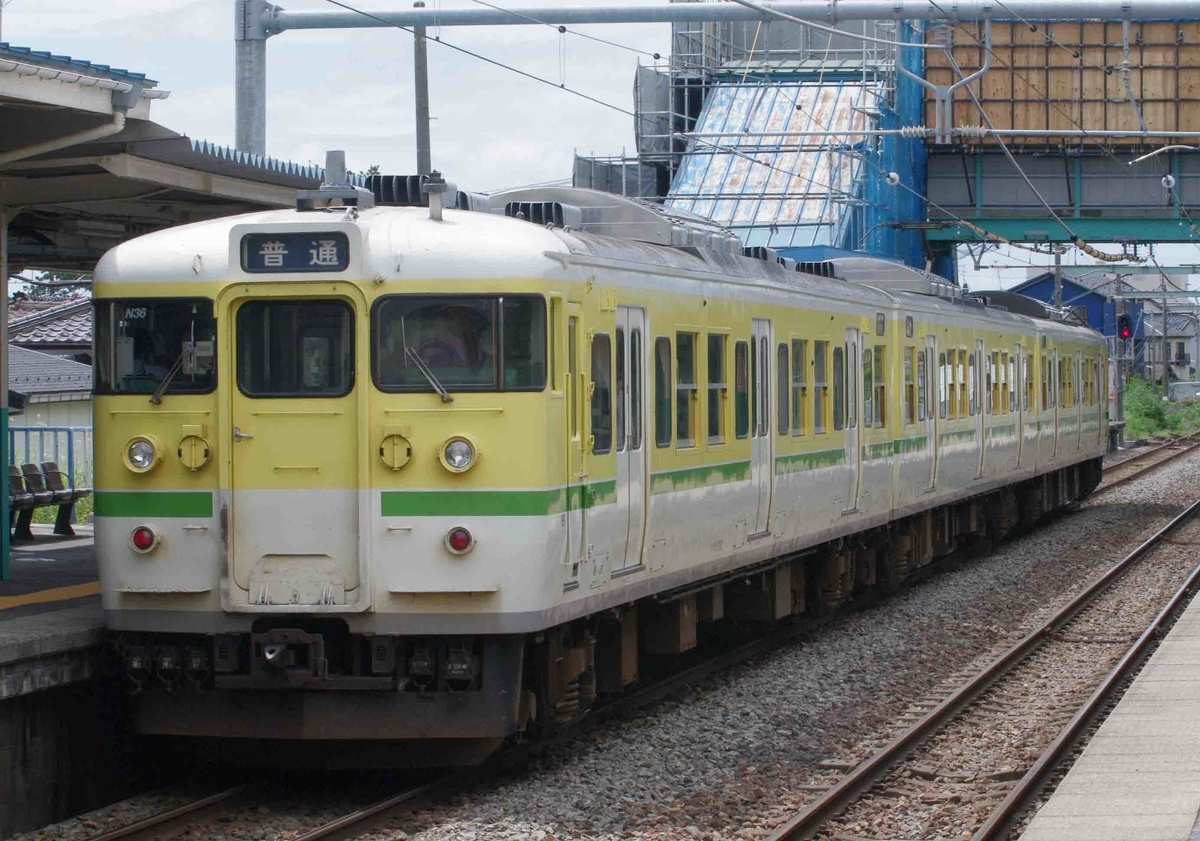 小針駅で撮影115系　70系新潟色　一次新潟色　弥彦色　小針　内野　撮影地　越後線　E129系　みかづき　イタリアン