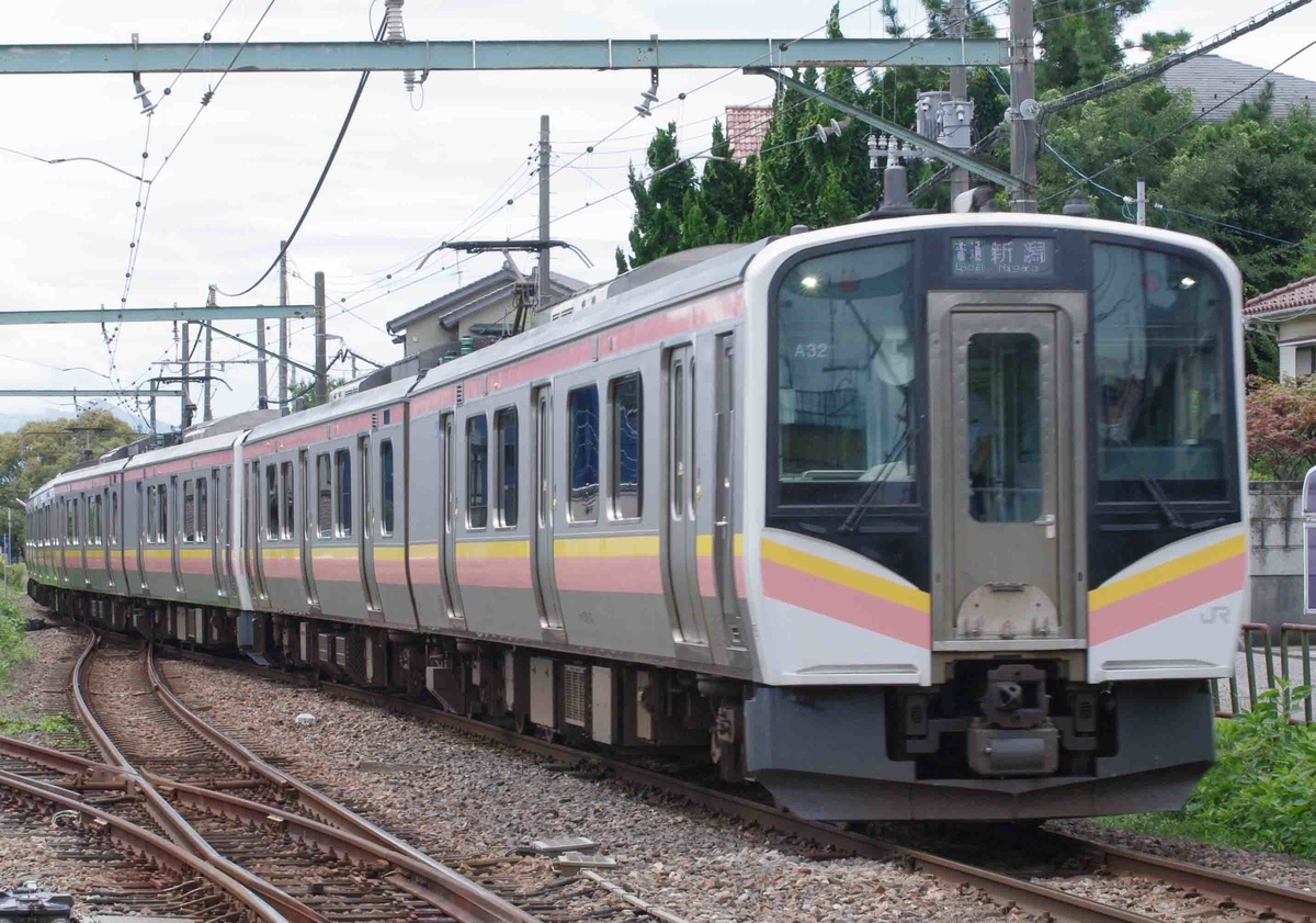 小針駅で撮影115系　70系新潟色　一次新潟色　弥彦色　小針　内野　撮影地　越後線　E129系　みかづき　イタリアン