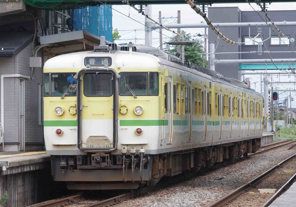 小針駅で撮影115系　70系新潟色　一次新潟色　弥彦色　小針　内野　撮影地　越後線　E129系　みかづき　イタリアン