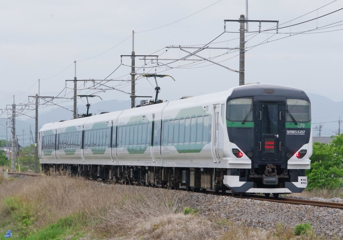 485系　【華】　E257系5500番台　【臨時快速　お座敷大藤まつり号】
【臨時特急あしかが大藤まつり号】
小山　思川　撮影地　両毛線　西浦和　武蔵野線　撮影地　211系　高崎車両センター　湘南色