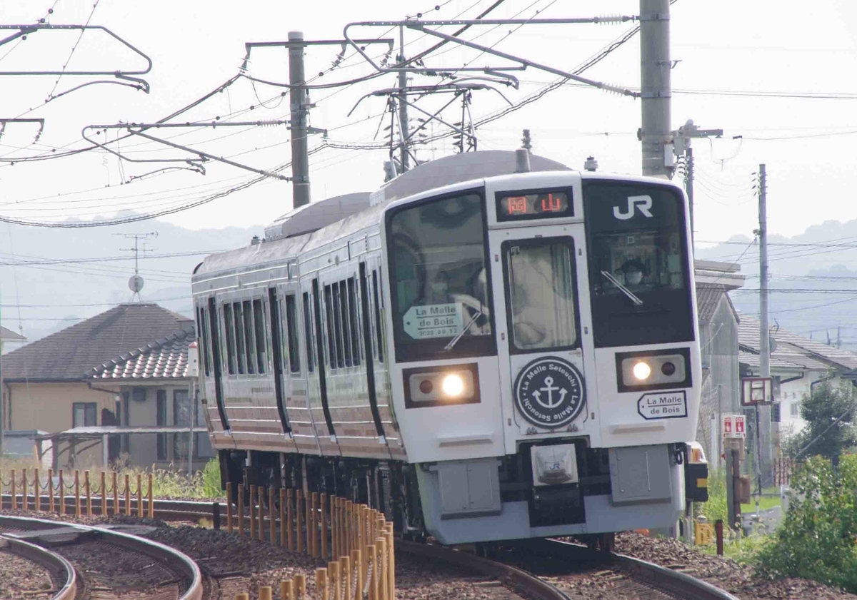 8000系　8600系　2700系　115系　5000系　223系5000番台　瀬戸大橋アンパンマントロッコ号　しおかぜ　南風　マリンライナー　アンパンマン列車　早島　久々原　撮影地　瀬戸大橋線　宇野線 　213系7000番台【ラ・マル・ド・ボァ】　快速　ラ・マルせとうち