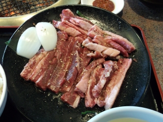 埼玉県川口市戸塚３丁目にある焼肉店「安楽亭　東川口店」中落ちカルビスペシャルランチ