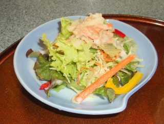 東武スカイツリーラインせんげん台駅を最寄駅とする埼玉県越谷市千間台西2丁目にある金寿司にぎり亭いはらのAランチのサラダ