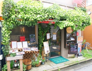 千葉県船橋市高根台７丁目にあるイタリアンのお店 Pasta Caffe Epicurean パスタ カフェ エピキュリアン です 最寄駅は新京成電鉄新京成線の高根公団駅です 何度かランチで行き ミートソース トマトか牡蠣のパスタ とんこつブロードなどをいただきました
