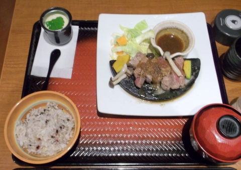 都営大江戸線光が丘駅近く光が丘IMAにある大戸屋 ごはん処　光が丘店　の炭火焼きサーロインステーキ定食　～特製おろしソース～