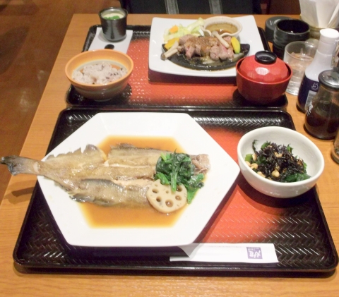 都営大江戸線光が丘駅近く光が丘IMAにある大戸屋 ごはん処　光が丘店　のヒレグロガレイの煮付けと炭火焼きサーロインステーキ定食　～特製おろしソース～