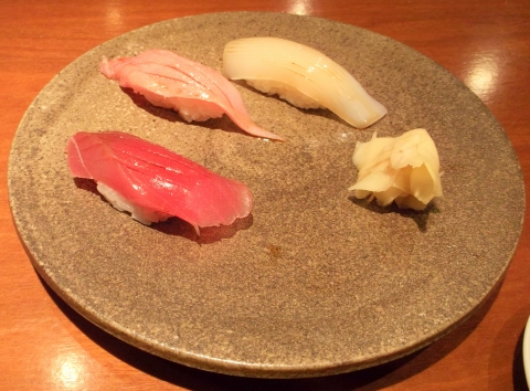 埼玉県越谷市千間台西１丁目にある鮨うつし川のインドマグロの赤身とインドマグロのトロとダルマイカ