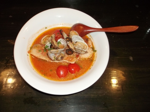 都営大江戸線光が丘駅とする埼玉県和光市白子１丁目にある居酒屋蝦夷えみしのカサゴのアクアパッツア