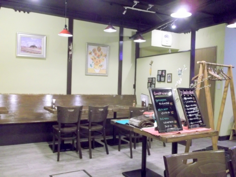 都営大江戸線の練馬春日町駅あるいは光が丘駅を最寄駅とする東京都練馬区高松4丁目にあるイタリア料理のLACOLLINADILUCEラ・コリーナ・ディ・ルーチェの店内 都営大江戸線の練馬春日町駅あるいは光が丘駅を最寄駅とする東京都練馬区高松4丁目にあるイタリア料理のLACOLLINADILUCEラ・コリーナ・ディ・ルーチェの店内