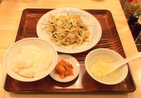 東武スカイツリーラインのせんげん台駅を最寄駅とする埼玉県越谷市千間台東1丁目にある中華料理店ぎょうざの満州せんげん台駅店の野菜炒めセット