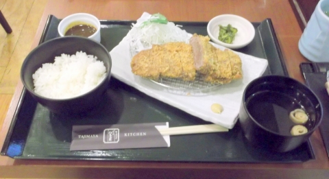 東京都台東区浅草1丁目にある牛肉料理のお店「牛肉商 但馬屋」やわらか牛ヒレかつ定食 東京都台東区浅草1丁目にある牛肉料理のお店「牛肉商 但馬屋」やわらか牛ヒレかつ定食