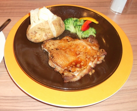 東京都練馬区光が丘5丁目にあるファミリーレストラン「Jonathan's ジョナサン 練馬光が丘店」 都営大江戸線の光が丘駅を最寄駅とする東京都練馬区光が丘5丁目にあるファミリーレストランジョナサン練馬光が丘店の地鶏阿波尾鶏ステーキ