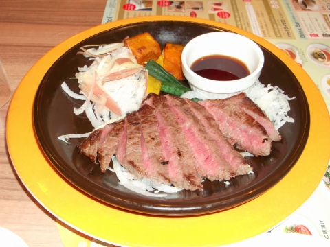 東京都練馬区光が丘5丁目にあるファミリーレストラン「Jonathan's ジョナサン 練馬光が丘店」 都営大江戸線の光が丘駅を最寄駅とする東京都練馬区光が丘5丁目にあるファミリーレストランジョナサン練馬光が丘店のの国産牛の赤身ステーキ