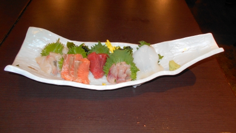 東武スカイツリーラインのせんげん台駅を最寄駅とする埼玉県越谷市千間台東１丁目にある居酒屋鍛冶屋文蔵せんげん台店の刺身5種盛り合せ