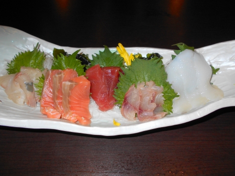 東武スカイツリーラインのせんげん台駅を最寄駅とする埼玉県越谷市千間台東１丁目にある居酒屋鍛冶屋文蔵せんげん台店の刺身5種盛り合せ